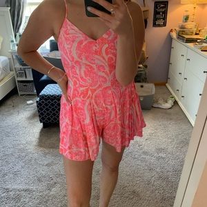 NWOT Lilly romper. Zipper in the back.
